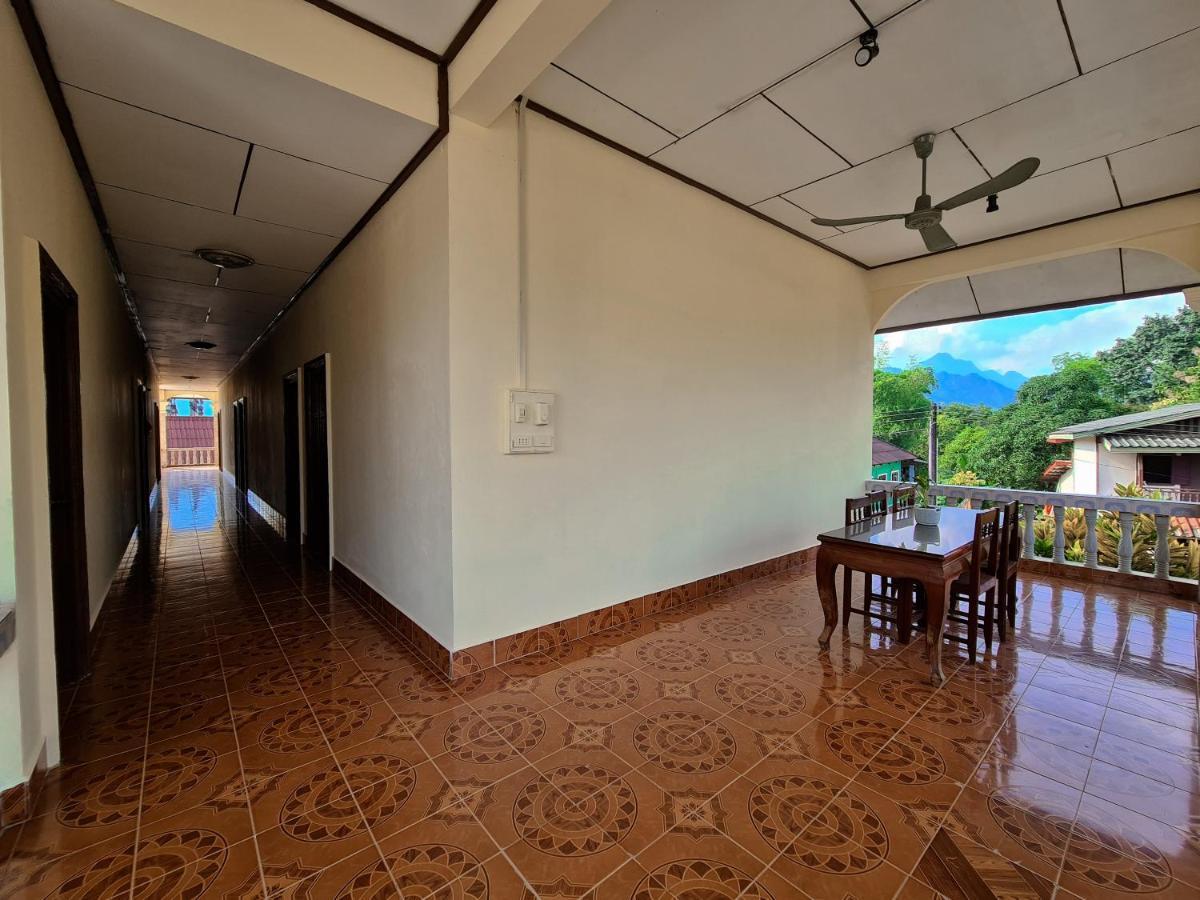 Saphaothong Guesthouse Vang Vieng Luaran gambar