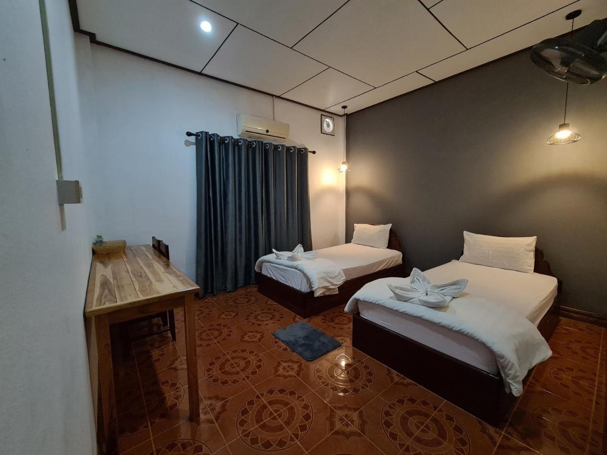 Saphaothong Guesthouse Vang Vieng Luaran gambar