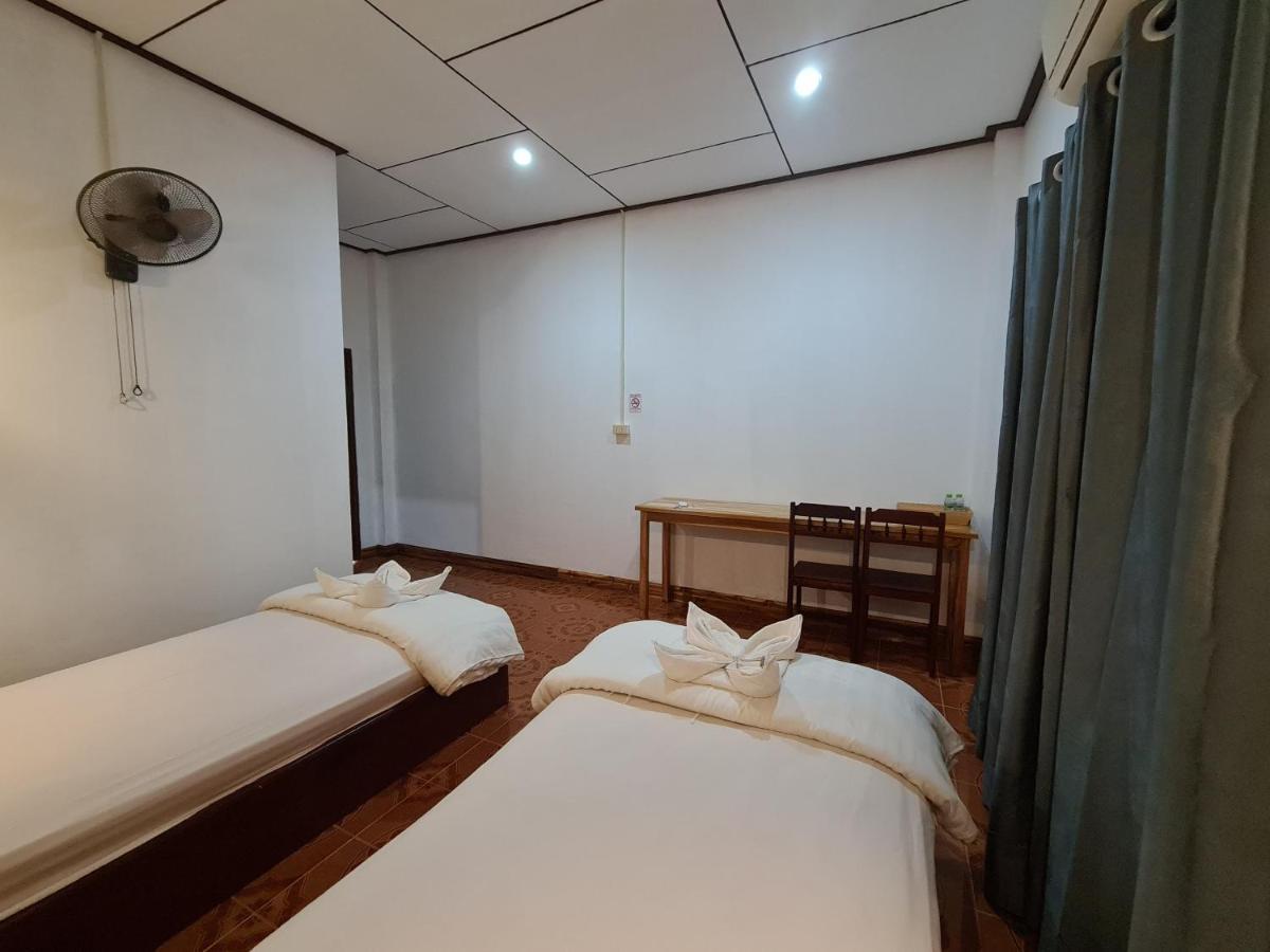 Saphaothong Guesthouse Vang Vieng Luaran gambar