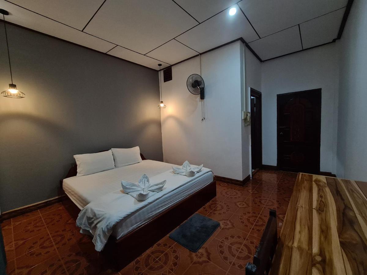 Saphaothong Guesthouse Vang Vieng Luaran gambar