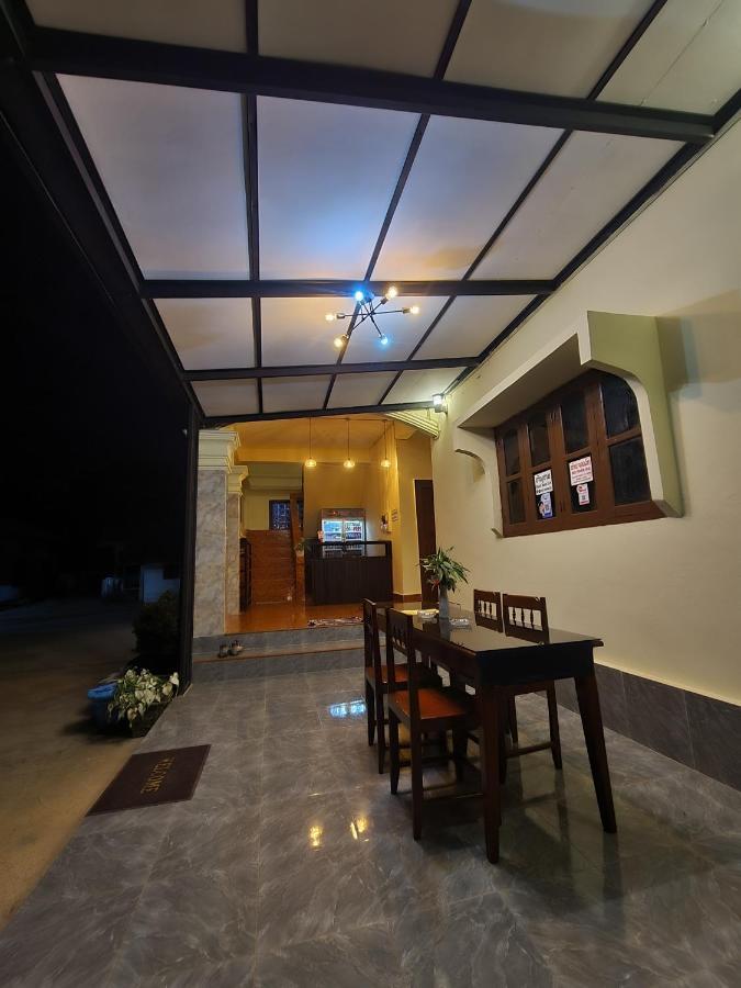 Saphaothong Guesthouse Vang Vieng Luaran gambar