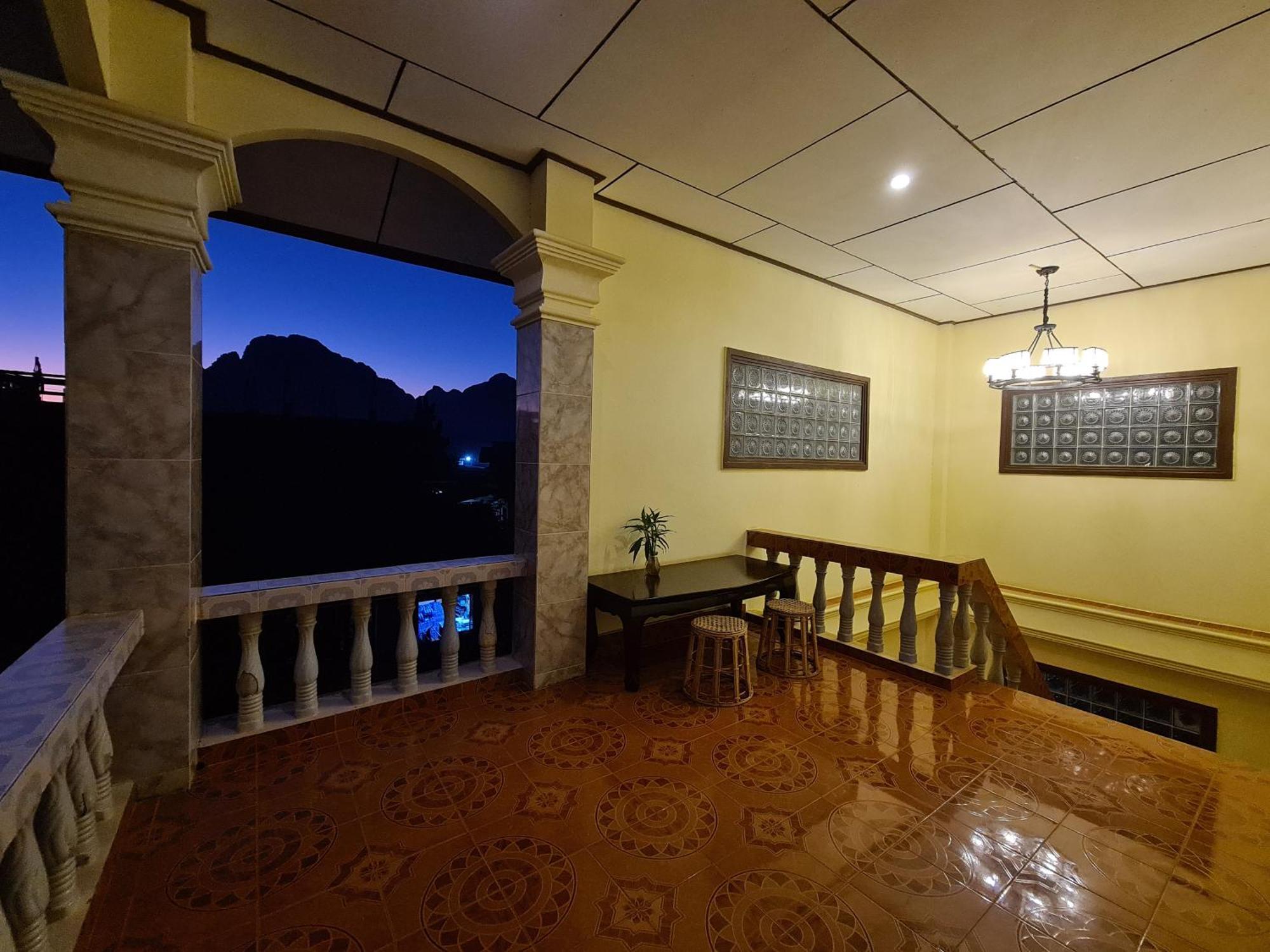 Saphaothong Guesthouse Vang Vieng Luaran gambar