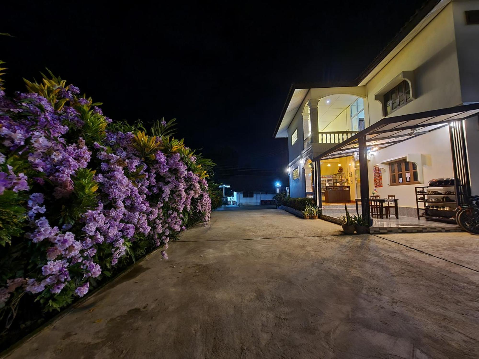 Saphaothong Guesthouse Vang Vieng Luaran gambar